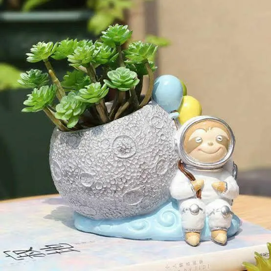 Classic Resin Planter — Primary View